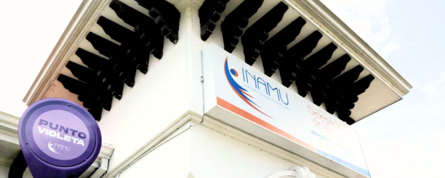 Imagen del INAMU con letrero de Puntos Violeta 